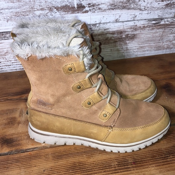 Sorel Women's Cozy Joan Boots like new tan boots size 9.5 waterproof lace boots‌ - Picture 10 of 13